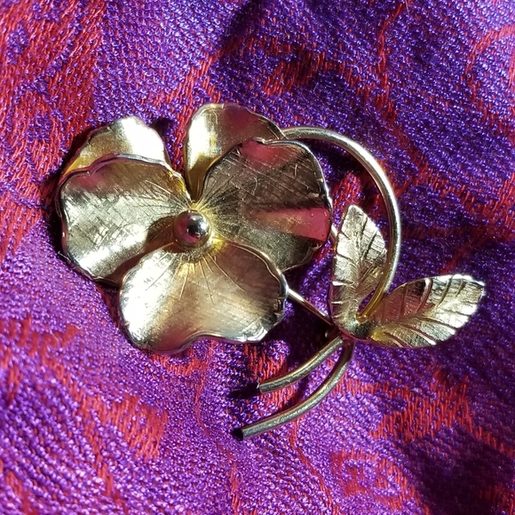 Relisted -Vintage Giovanni pansy brooch viola violet gold tone flower pin - Picture 10 of 11